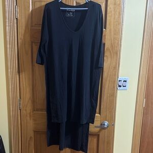 We The Free Black shortsleeve Top with side slit